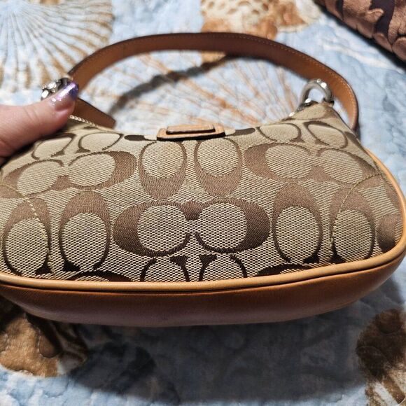 2003 Vintage Y2K Coach Buckle Demi Shoulder Bag in Khaki Signature Jacquard - Picture 3 of 6